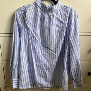 • Women’s NWT LOFT Blouse •